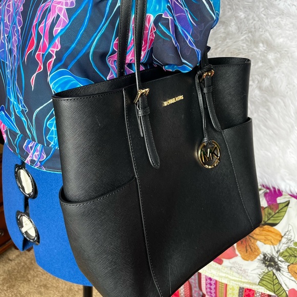 MICHAEL Michael Kors
Jet Set Travel Large Tote - Picture 9 of 9